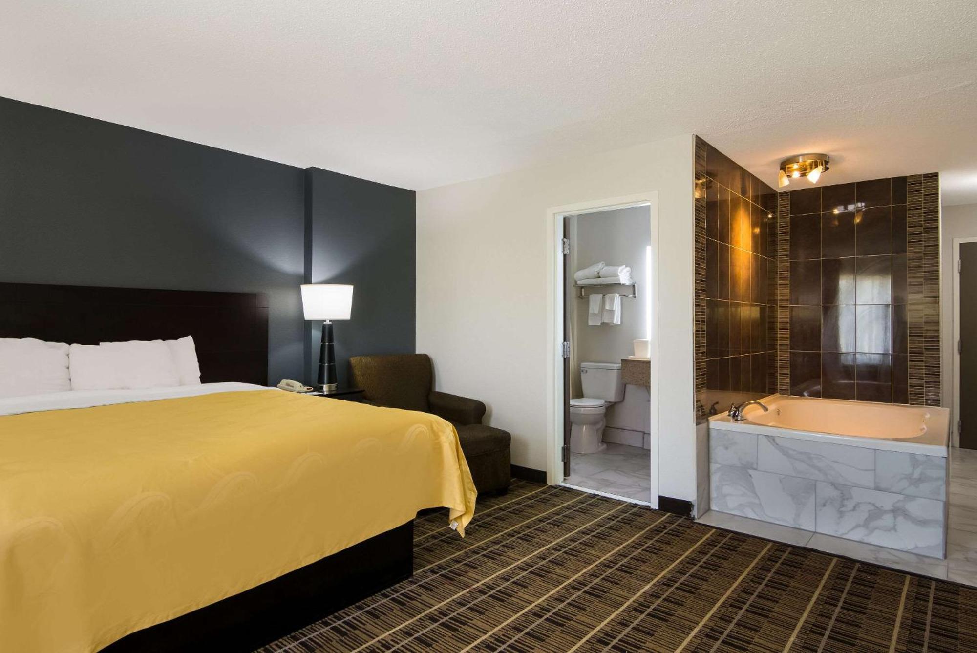 Quality Inn Aurora - Naperville Area Extérieur photo