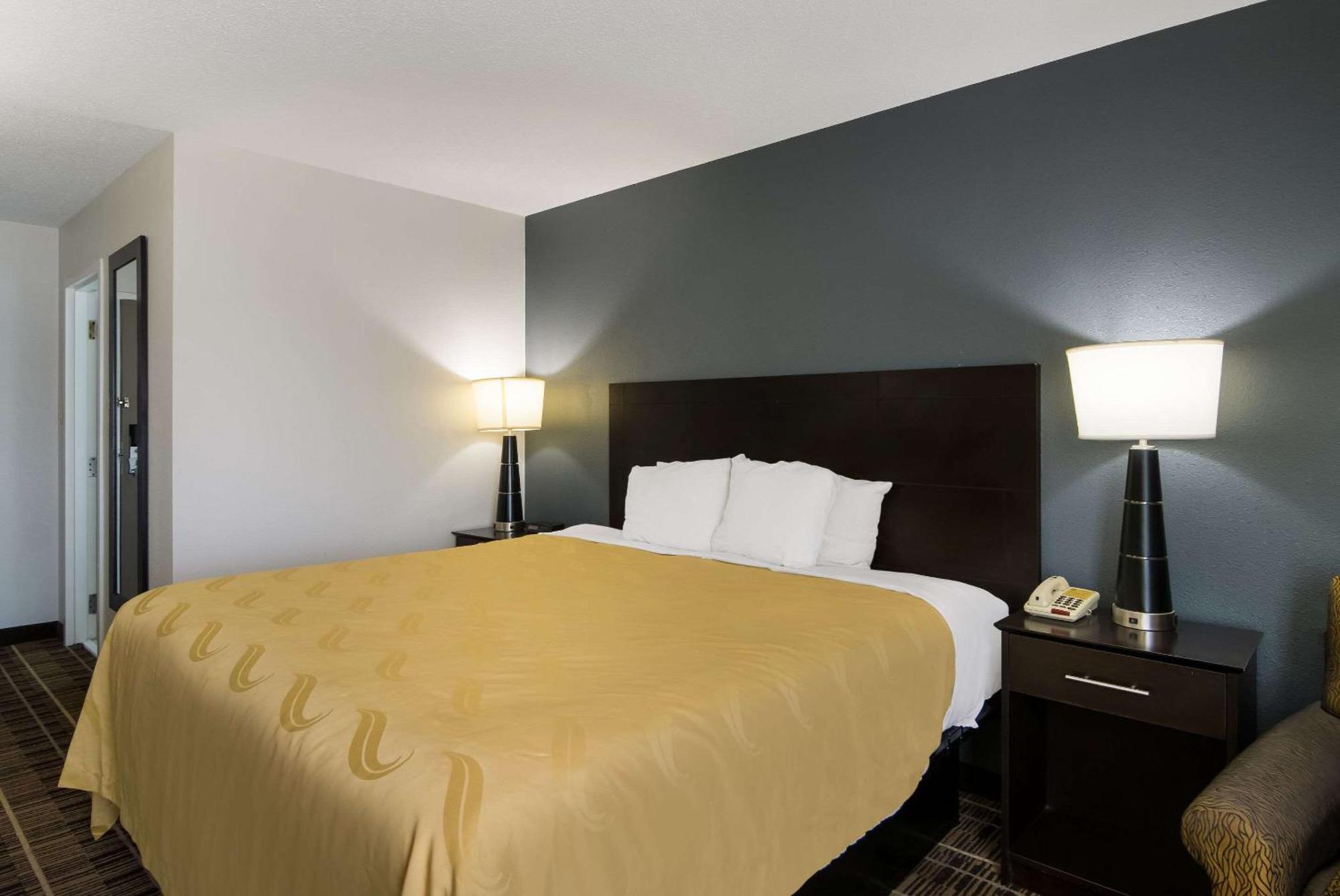 Quality Inn Aurora - Naperville Area Extérieur photo